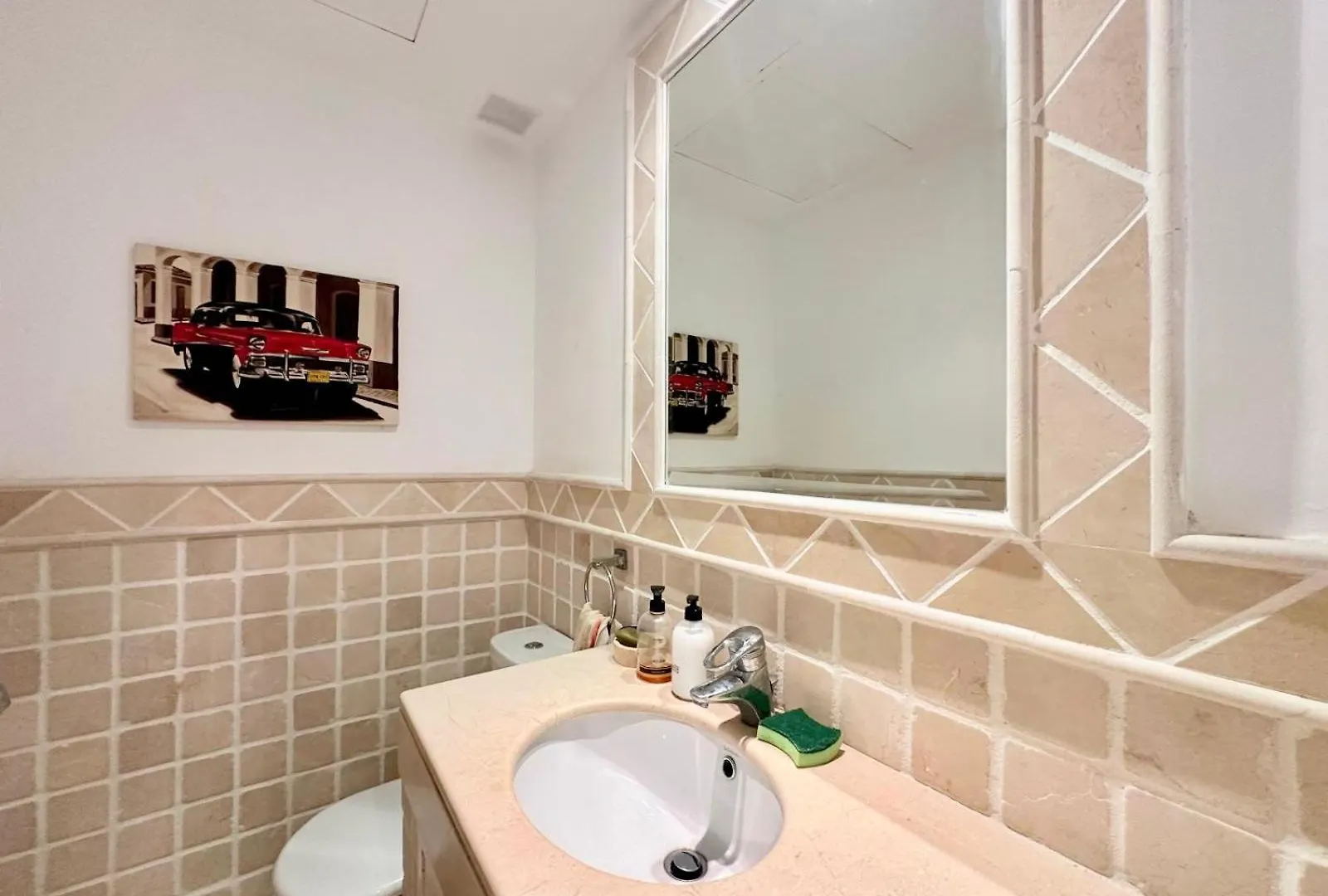 Majestic Gardens 2 Bedroom Apartment 카사레스